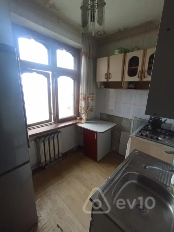 Kirayə verilir 2 otaqlı köhnə tikili 60 m²