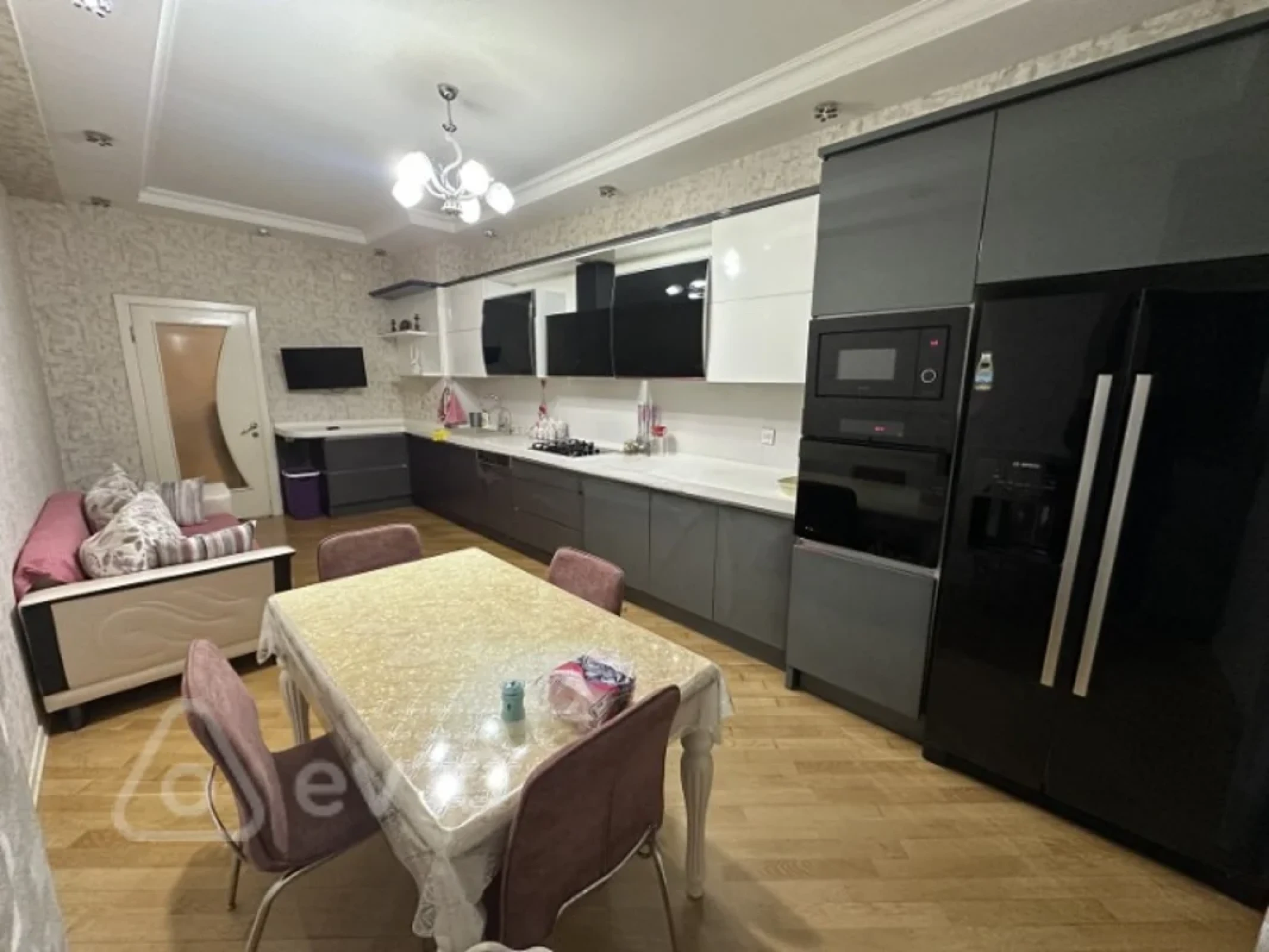 Kirayə verilir 3 otaqlı yeni tikili 172 m²