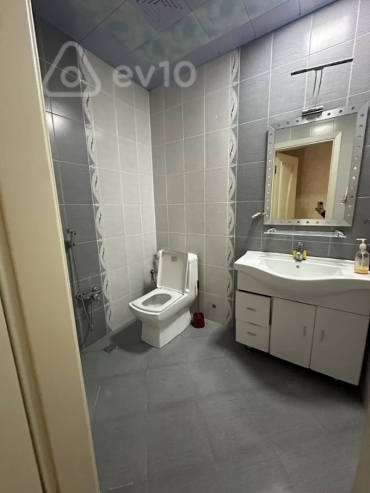 Kirayə verilir 3 otaqlı yeni tikili 172 m²