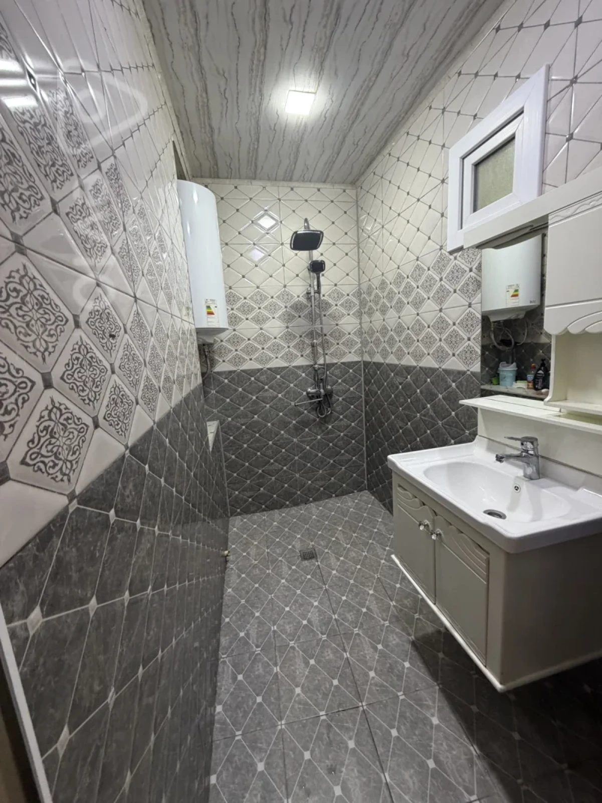 Satılır 2 otaqlı köhnə tikili 60 m²