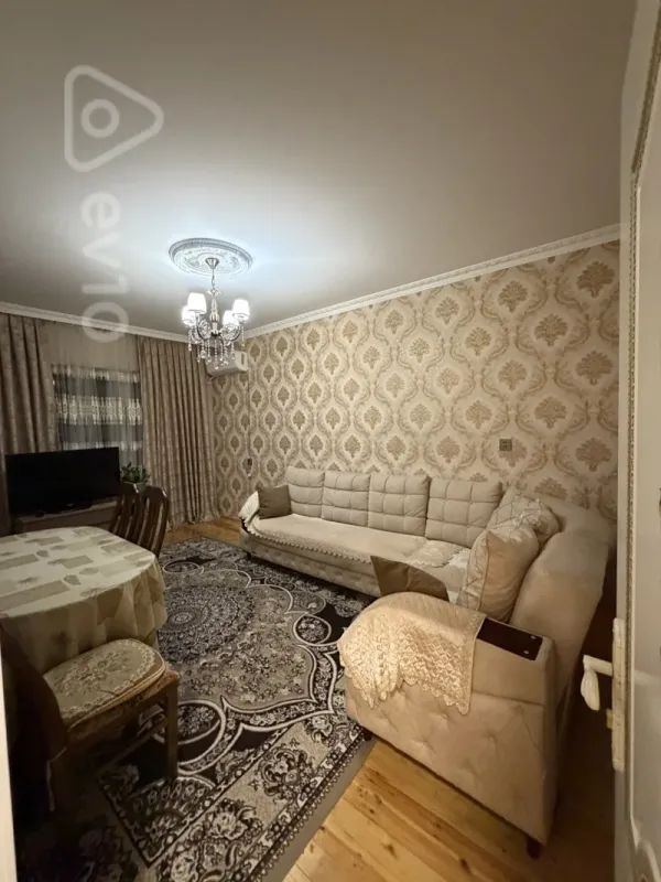 Satılır 2 otaqlı köhnə tikili 60 m²