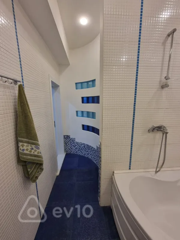 Kirayə verilir 3 otaqlı yeni tikili 120 m²