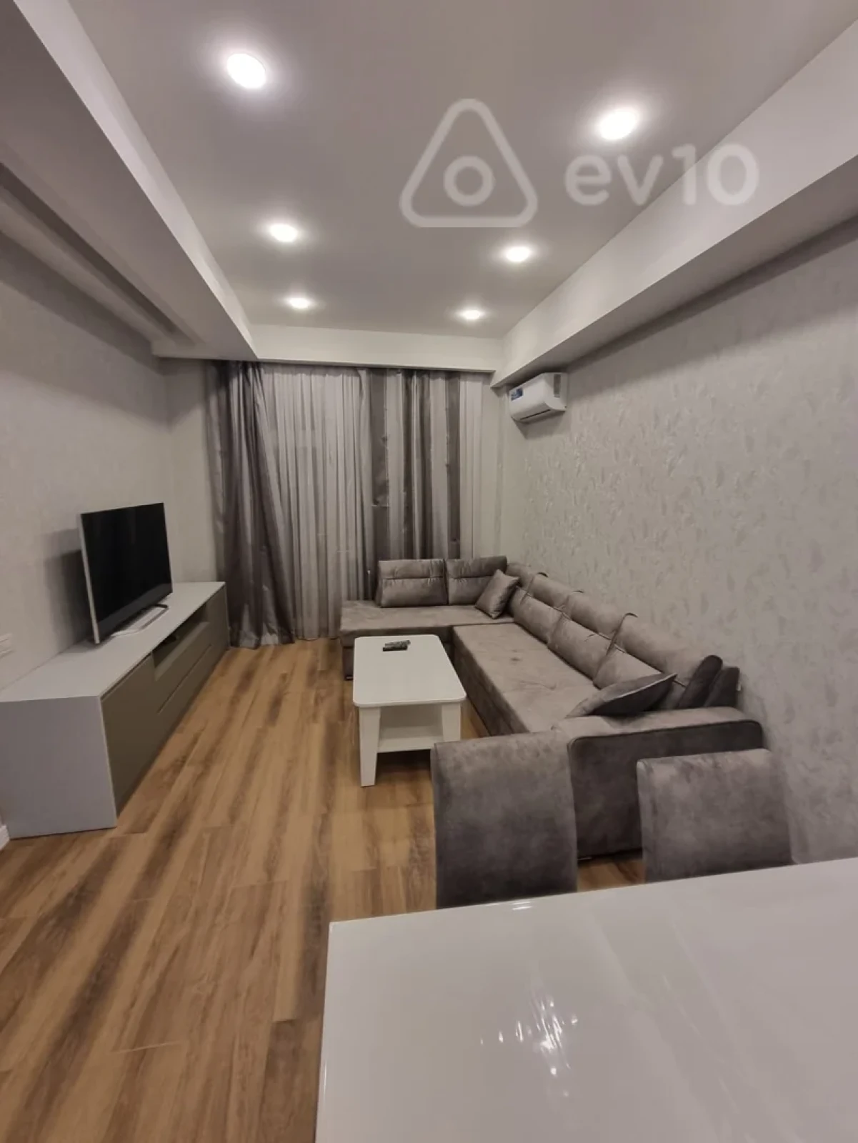 Kirayə verilir 3 otaqlı yeni tikili 120 m²