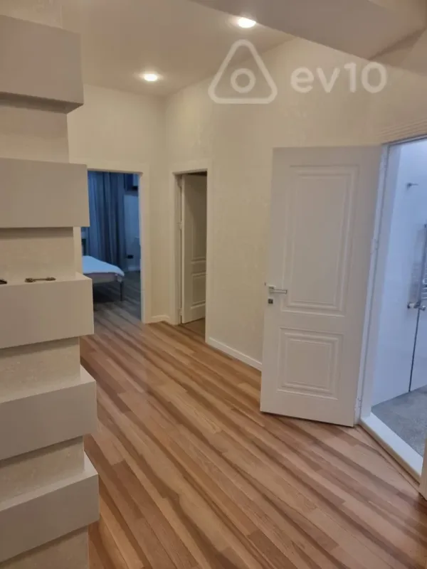 Kirayə verilir 3 otaqlı yeni tikili 120 m²