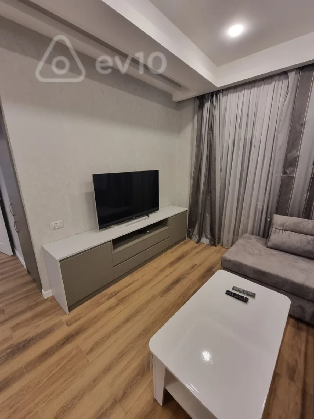 Kirayə verilir 3 otaqlı yeni tikili 120 m²