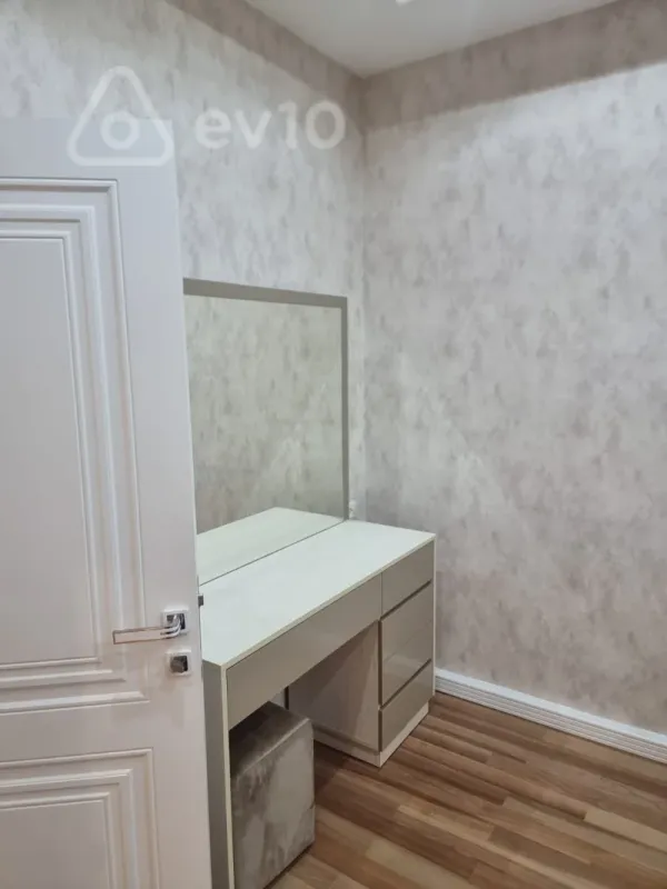 Kirayə verilir 3 otaqlı yeni tikili 120 m²