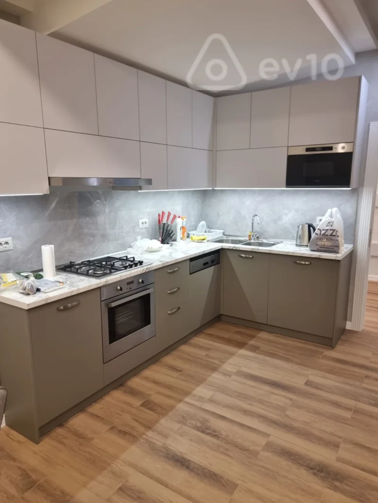 Kirayə verilir 3 otaqlı yeni tikili 120 m²