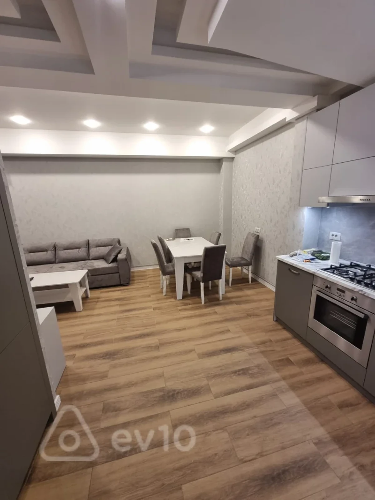 Kirayə verilir 3 otaqlı yeni tikili 120 m²