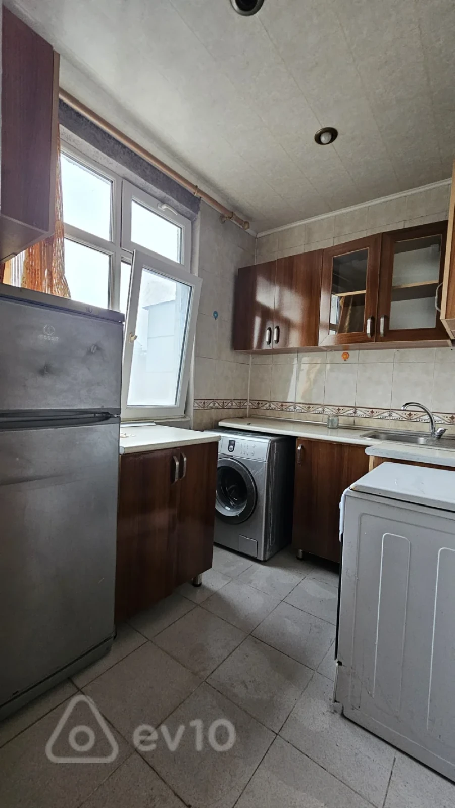 Kirayə verilir 2 otaqlı köhnə tikili 50 m²