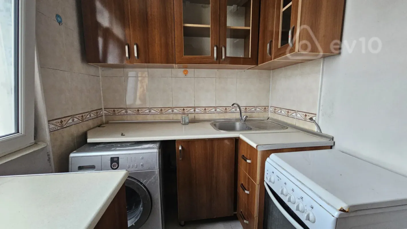 Kirayə verilir 2 otaqlı köhnə tikili 50 m²