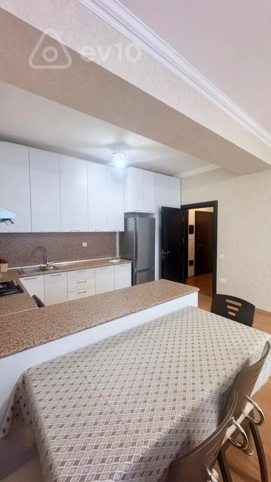 Kirayə verilir 2 otaqlı yeni tikili 60 m²