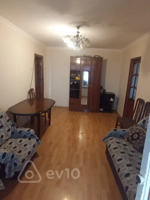 Kirayə verilir 2 otaqlı köhnə tikili 60 m²