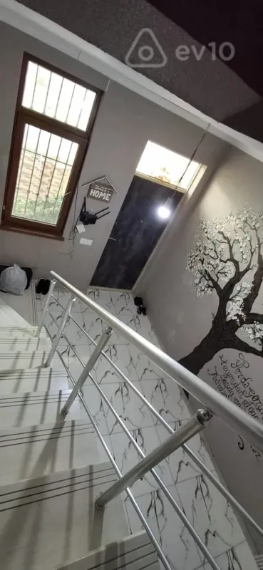 Satılır 7 otaqlı həyət evi 240 m²