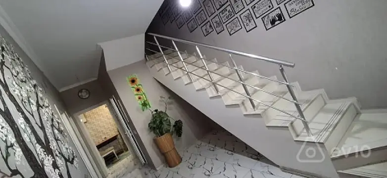 Satılır 7 otaqlı həyət evi 240 m²