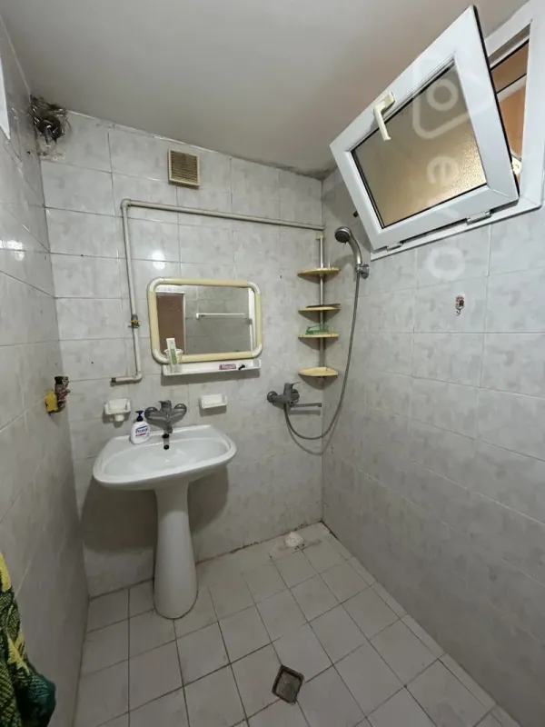 Kirayə verilir 3 otaqlı köhnə tikili 75 m²