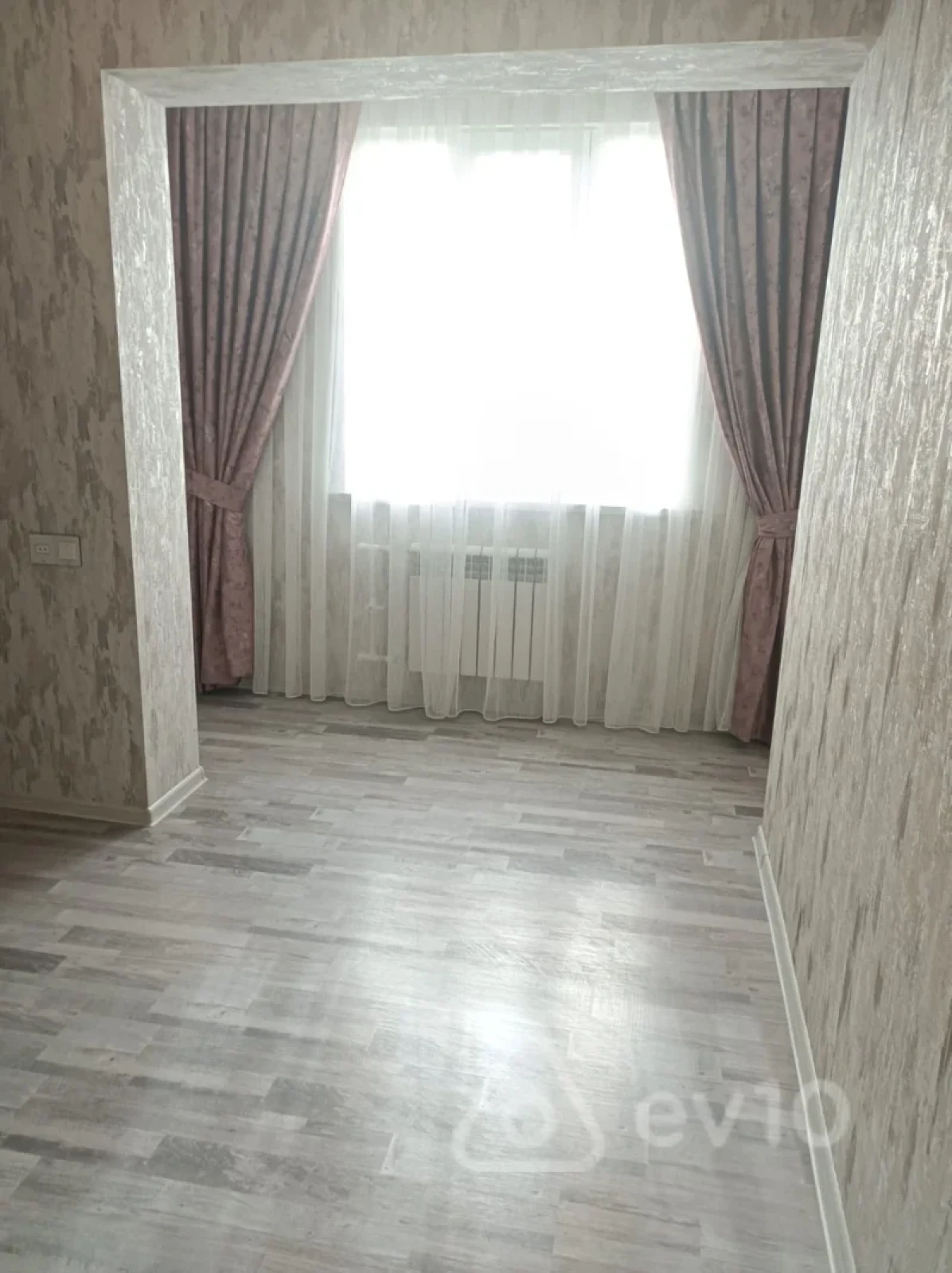 Satılır 2 otaqlı köhnə tikili 45 m²