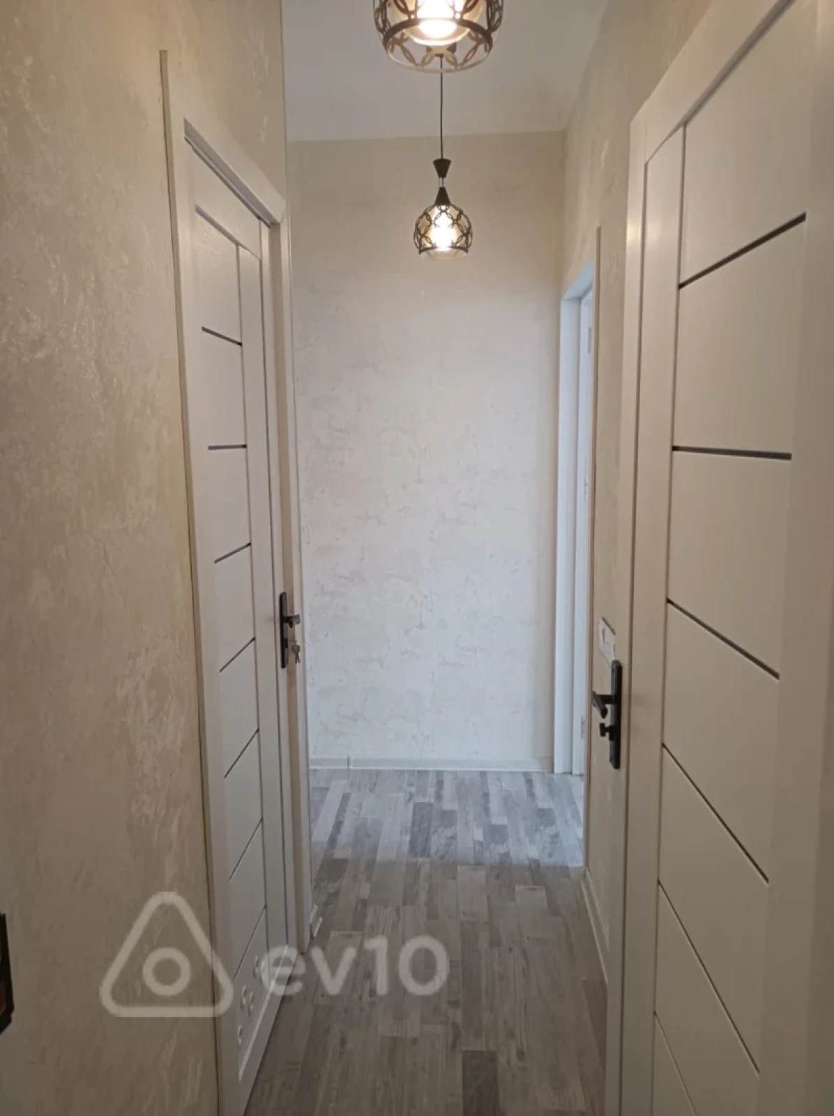 Satılır 2 otaqlı köhnə tikili 45 m²