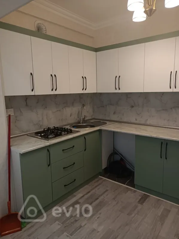 Satılır 2 otaqlı köhnə tikili 45 m²