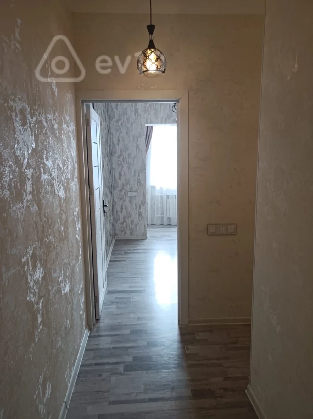 Satılır 2 otaqlı köhnə tikili 45 m²