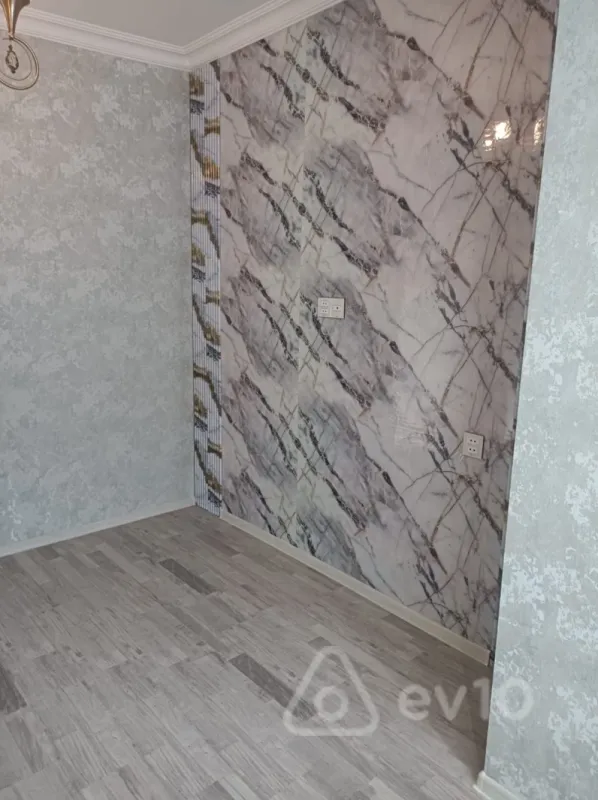 Satılır 2 otaqlı köhnə tikili 45 m²