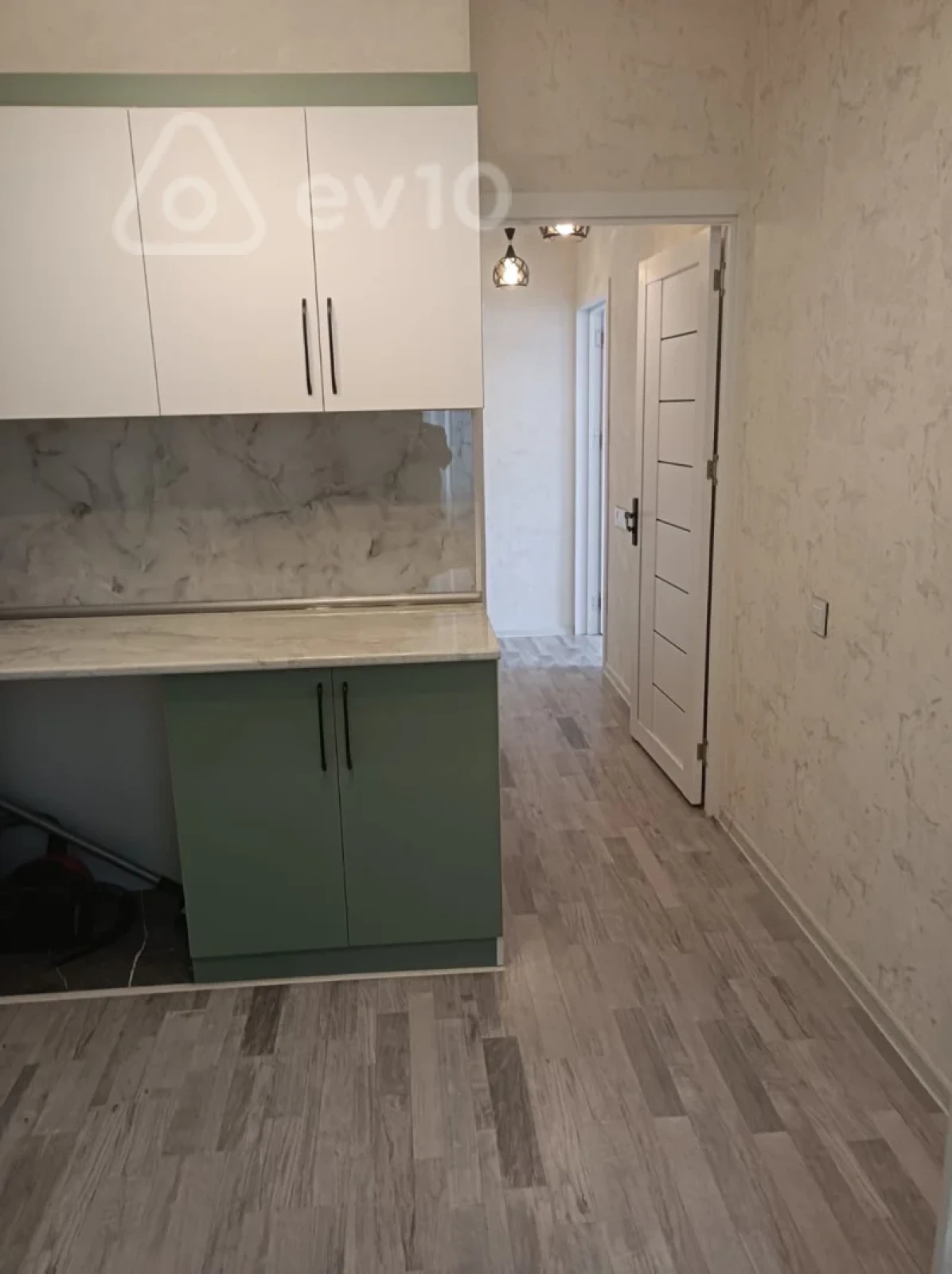 Satılır 2 otaqlı köhnə tikili 45 m²