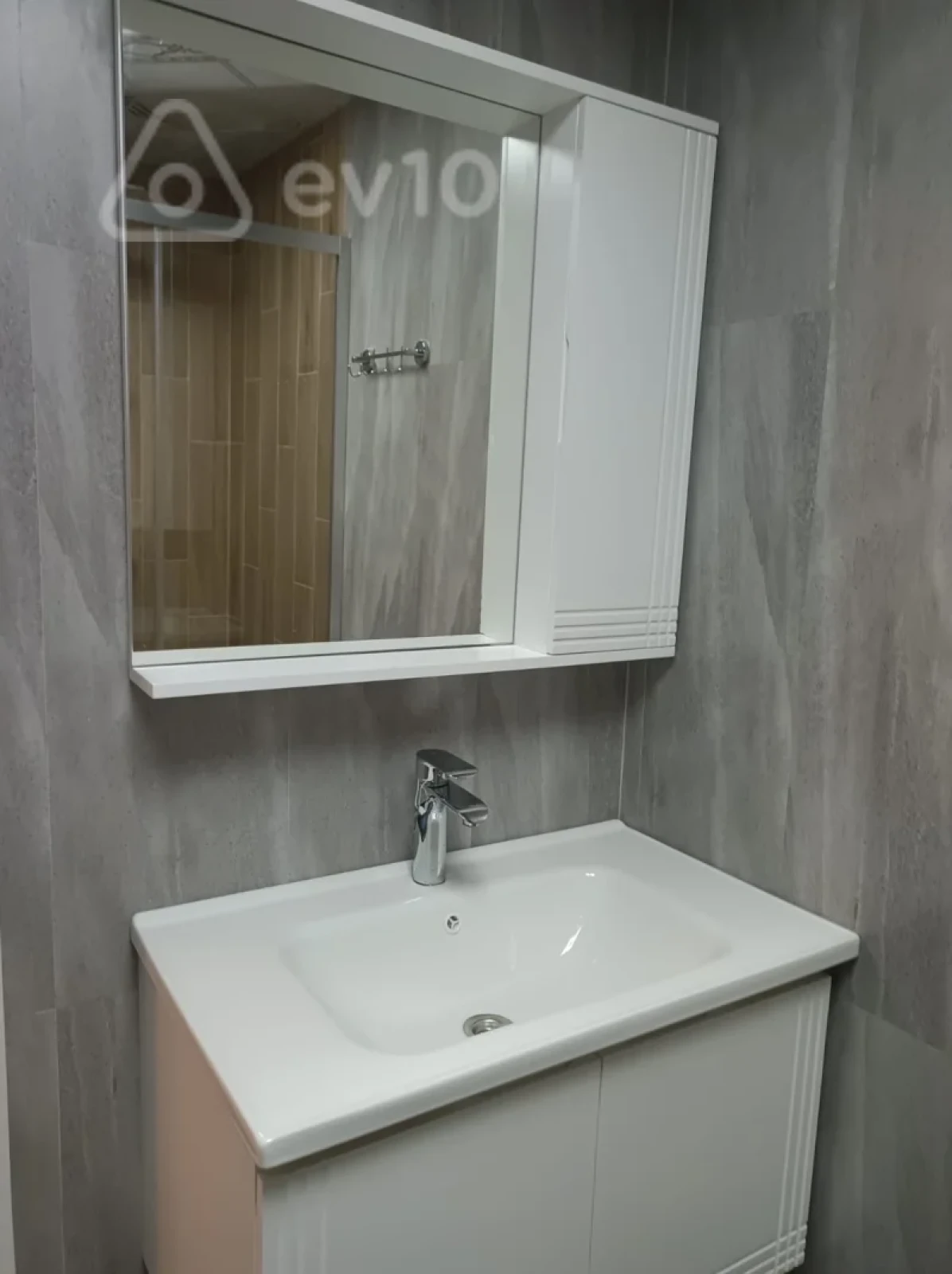 Satılır 2 otaqlı köhnə tikili 45 m²