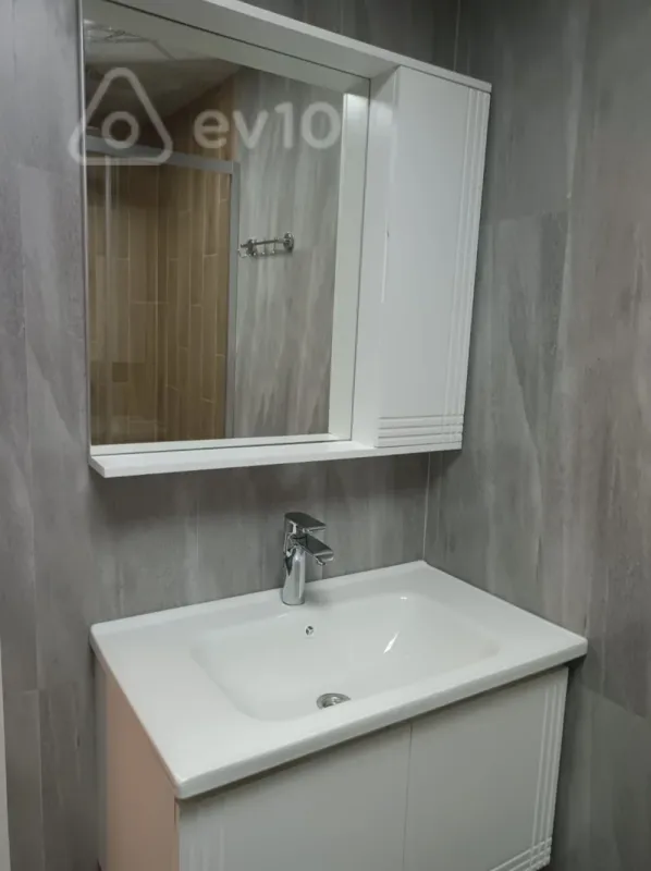 Satılır 2 otaqlı köhnə tikili 45 m²