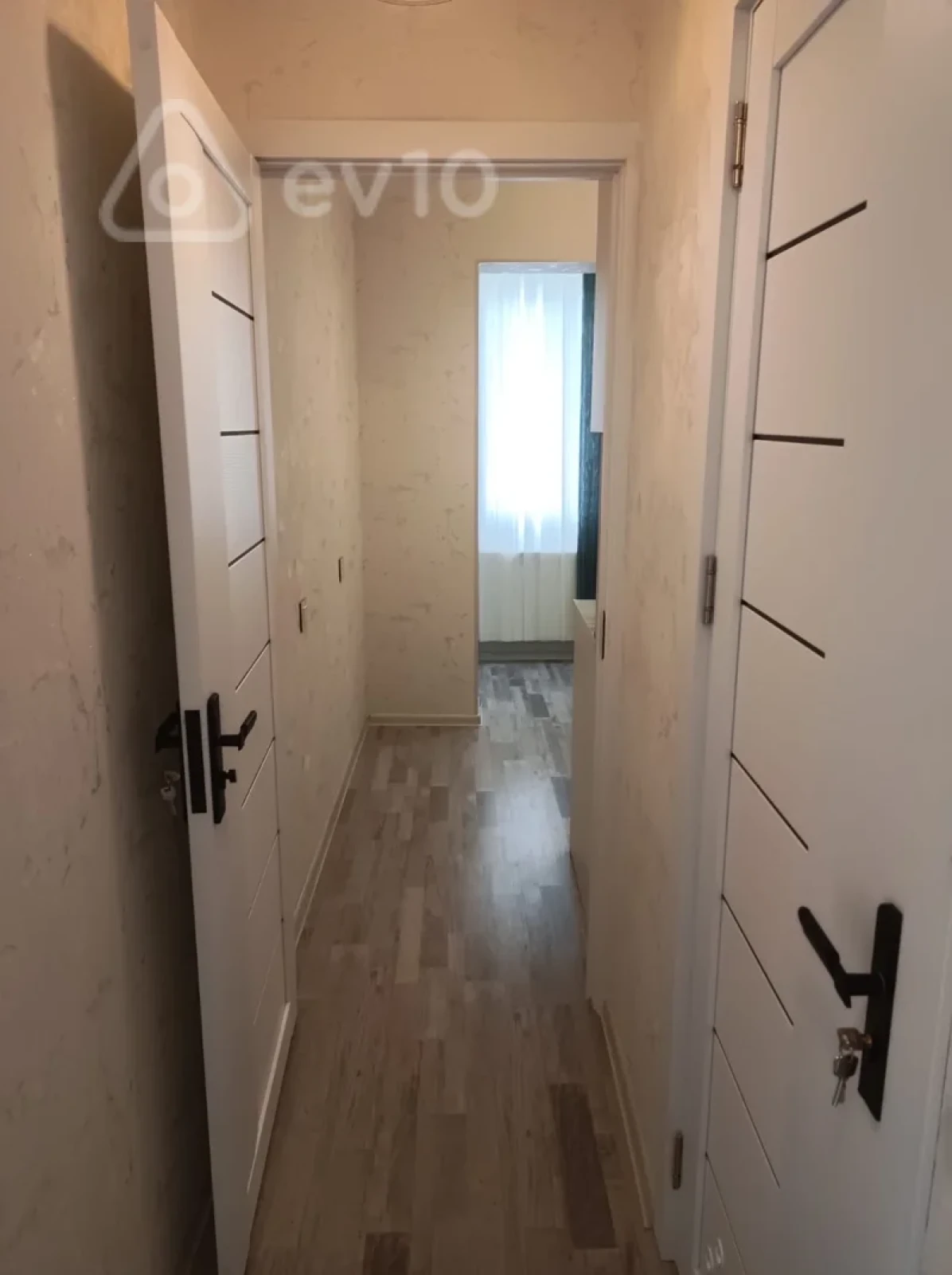 Satılır 2 otaqlı köhnə tikili 45 m²