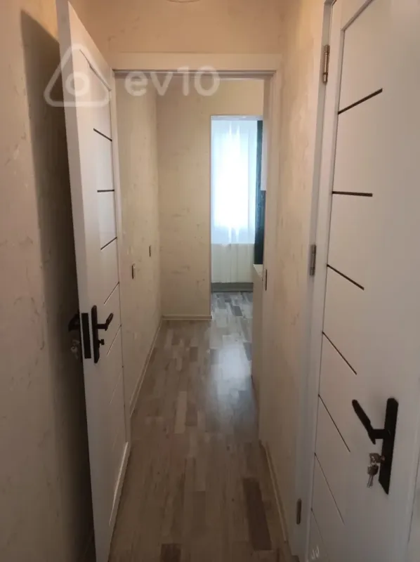 Satılır 2 otaqlı köhnə tikili 45 m²