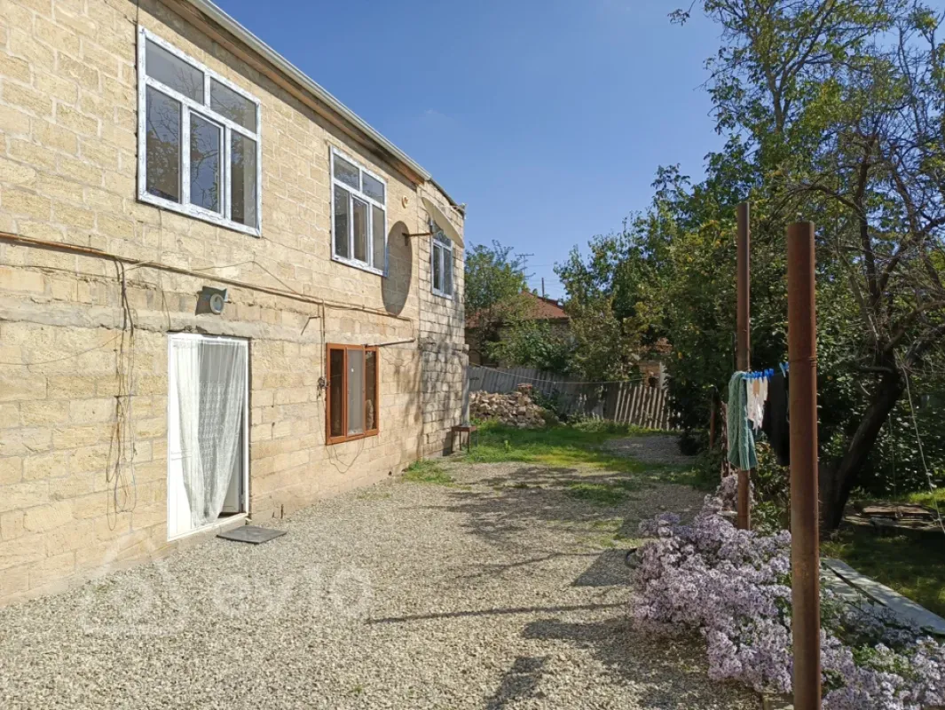 Satılır 6 otaqlı həyət evi 220 m²