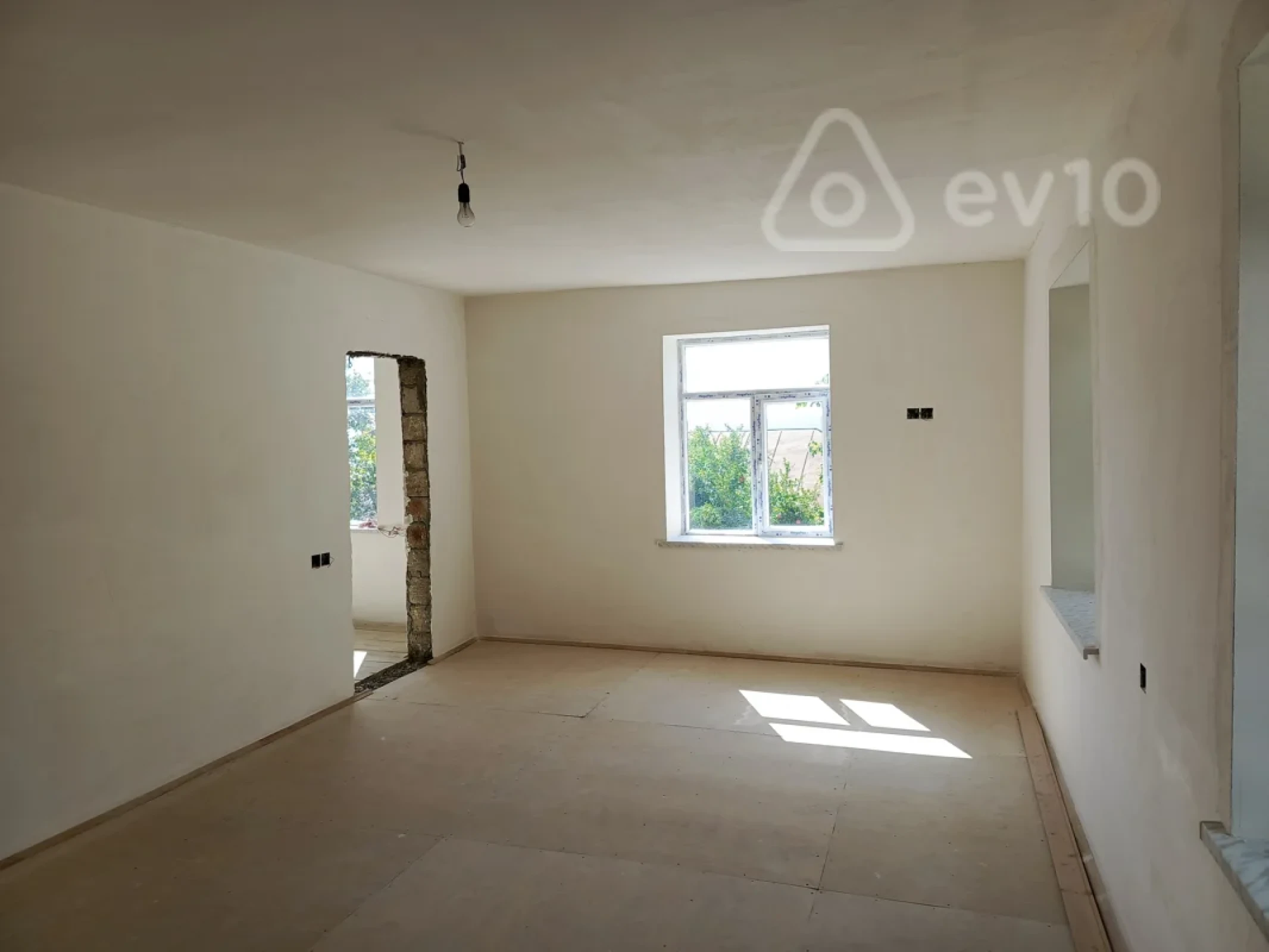 Satılır 6 otaqlı həyət evi 220 m²
