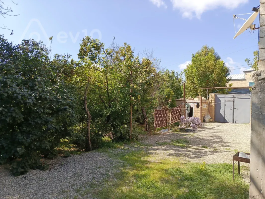 Satılır 6 otaqlı həyət evi 220 m²