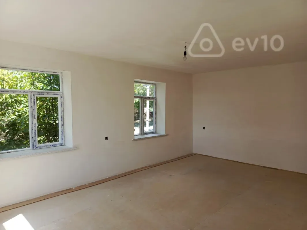 Satılır 6 otaqlı həyət evi 220 m²