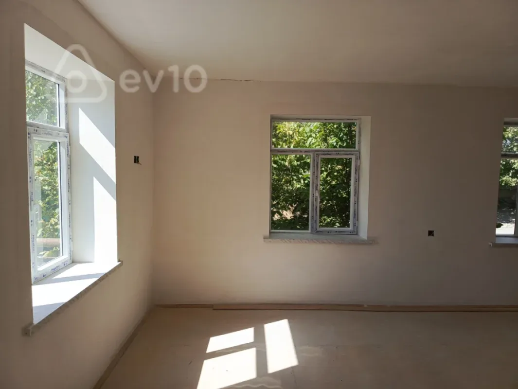 Satılır 6 otaqlı həyət evi 220 m²