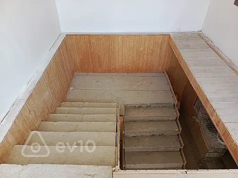 Satılır 6 otaqlı həyət evi 220 m²
