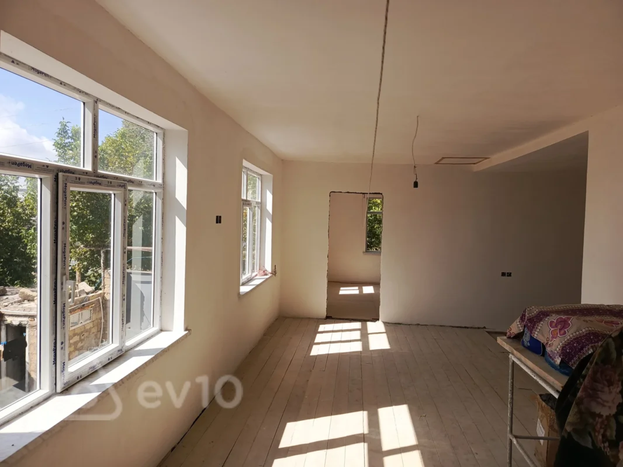 Satılır 6 otaqlı həyət evi 220 m²