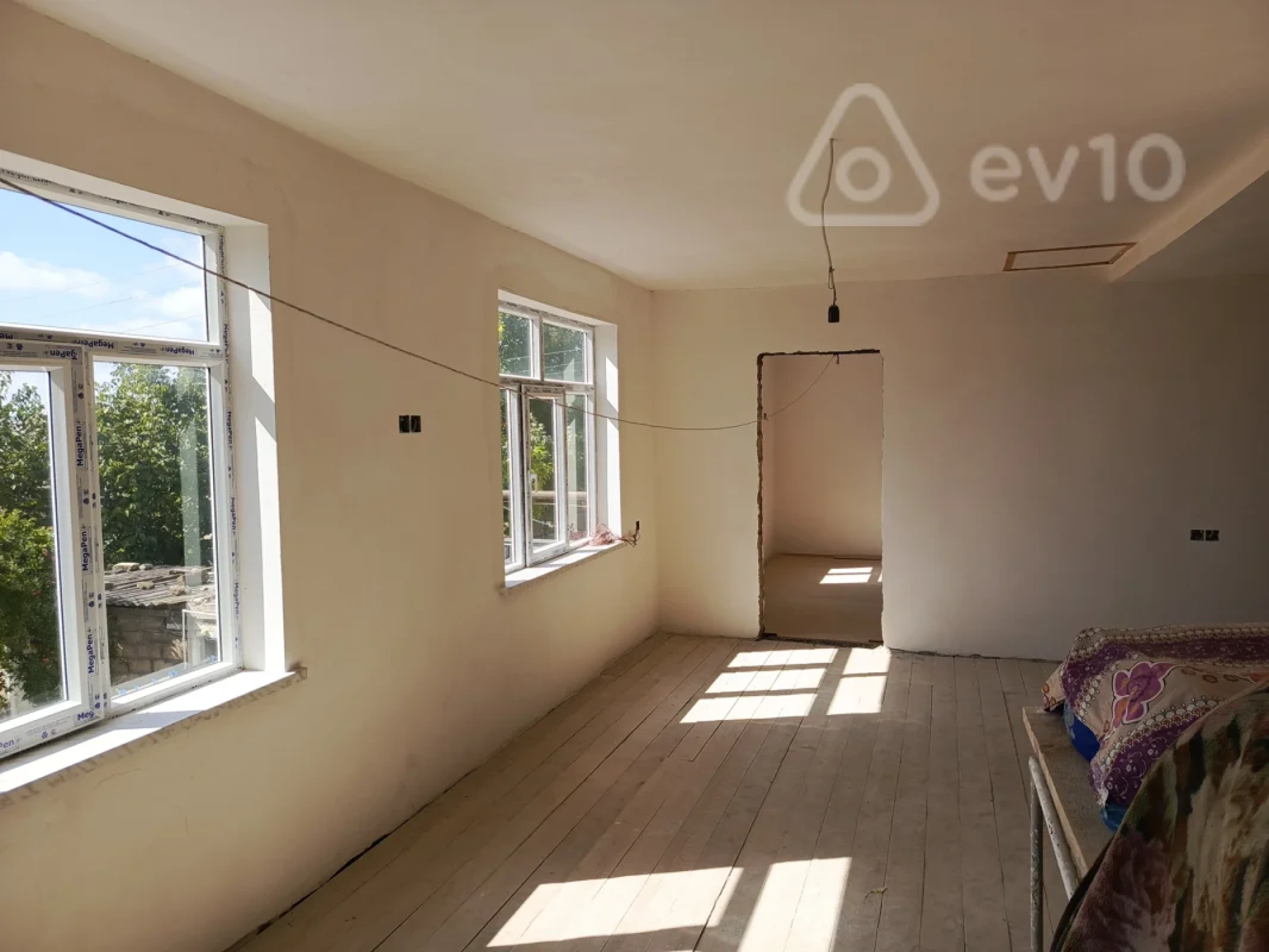 Satılır 6 otaqlı həyət evi 220 m²