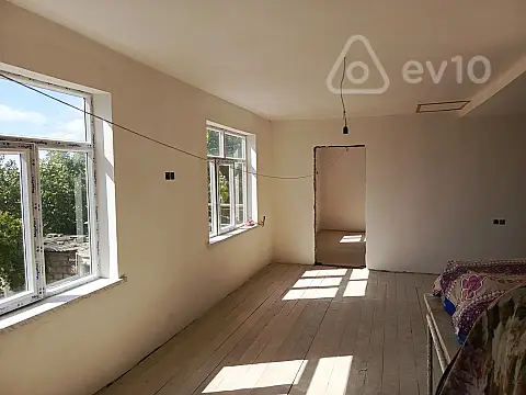 Satılır 6 otaqlı həyət evi 220 m²