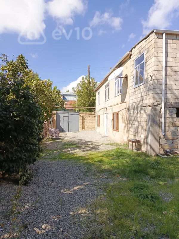 Satılır 6 otaqlı həyət evi 220 m²