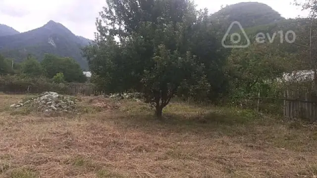 Satılır torpaq sahəsi — Oğuz