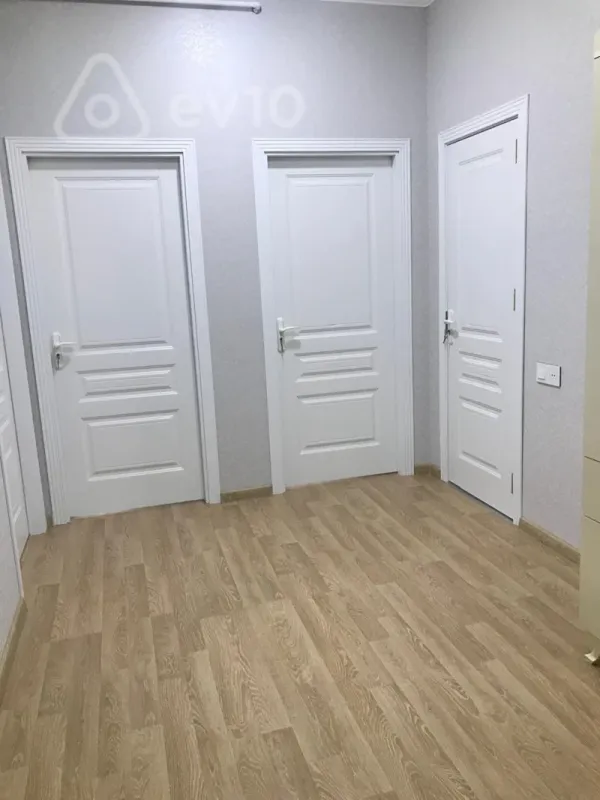 Kirayə verilir 2 otaqlı yeni tikili 70 m²