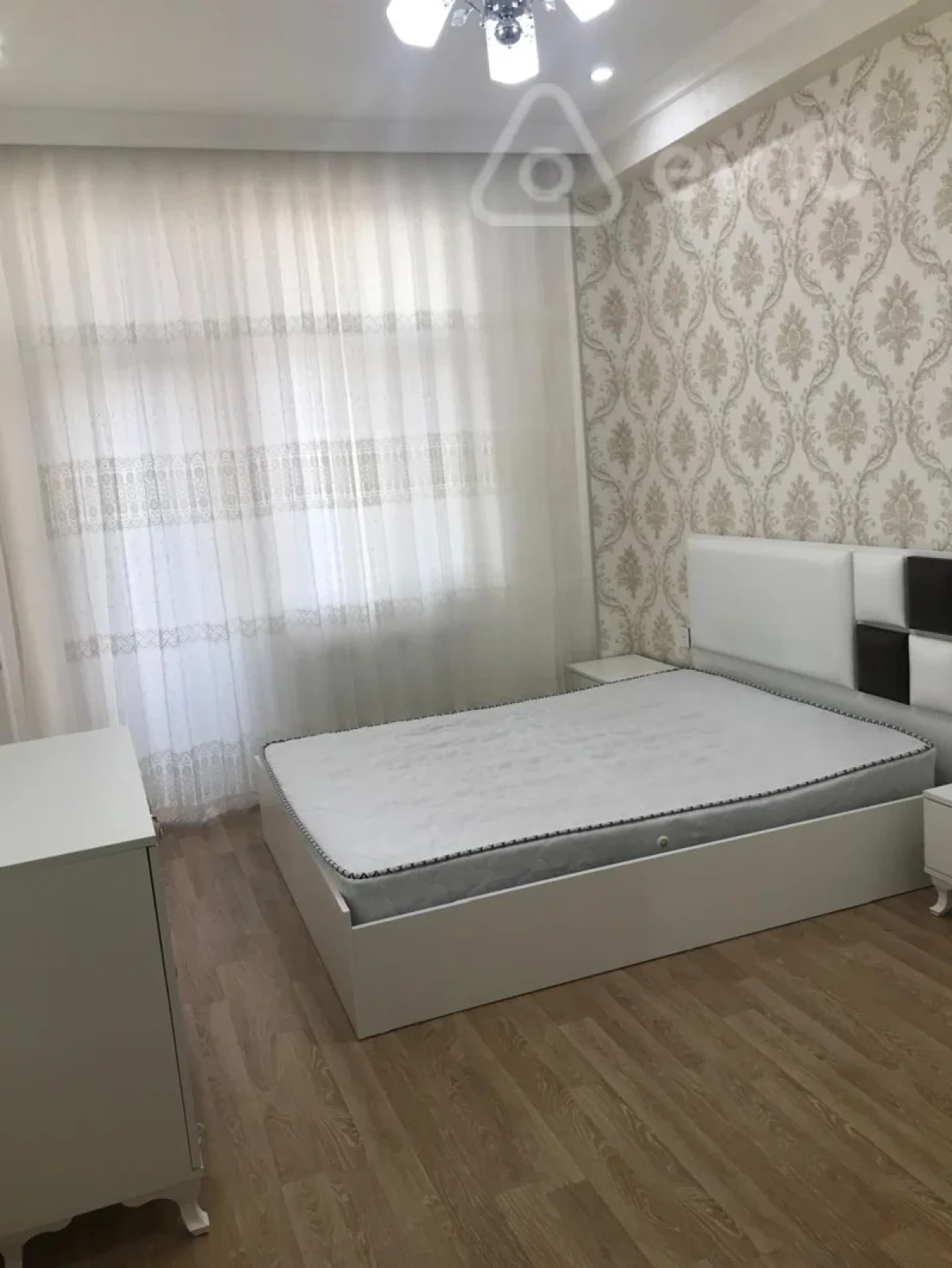 Kirayə verilir 2 otaqlı yeni tikili 70 m²
