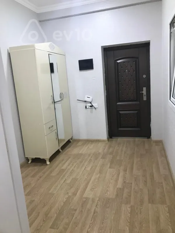 Kirayə verilir 2 otaqlı yeni tikili 70 m²