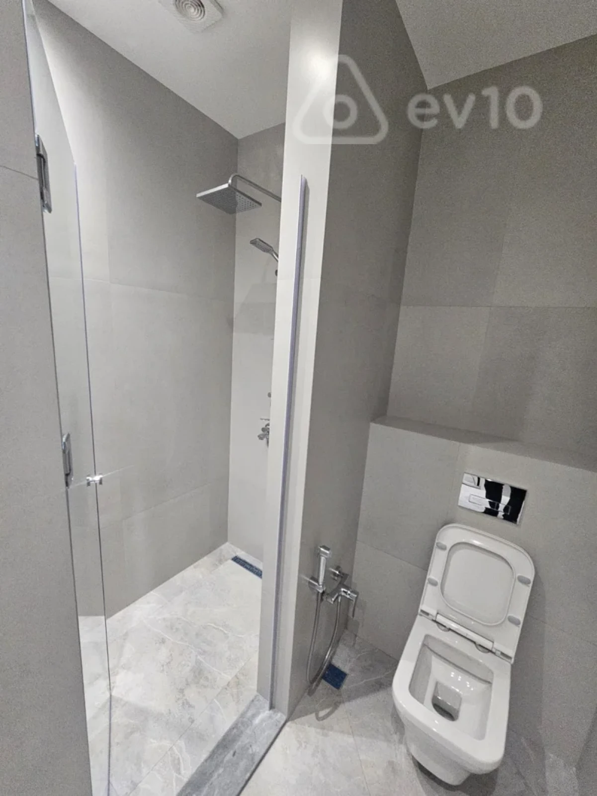 Kirayə verilir 2 otaqlı yeni tikili 70 m²