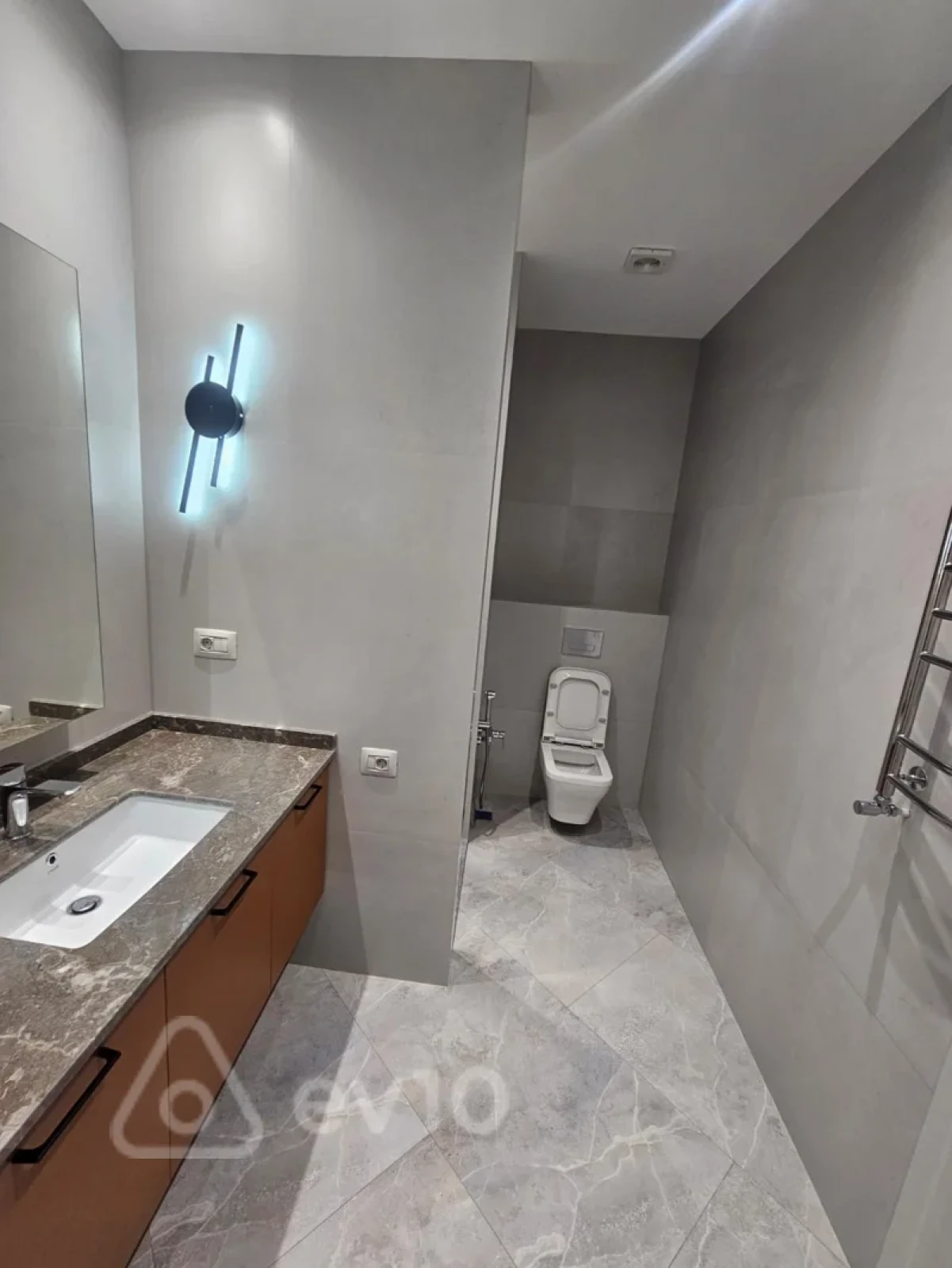 Kirayə verilir 2 otaqlı yeni tikili 70 m²