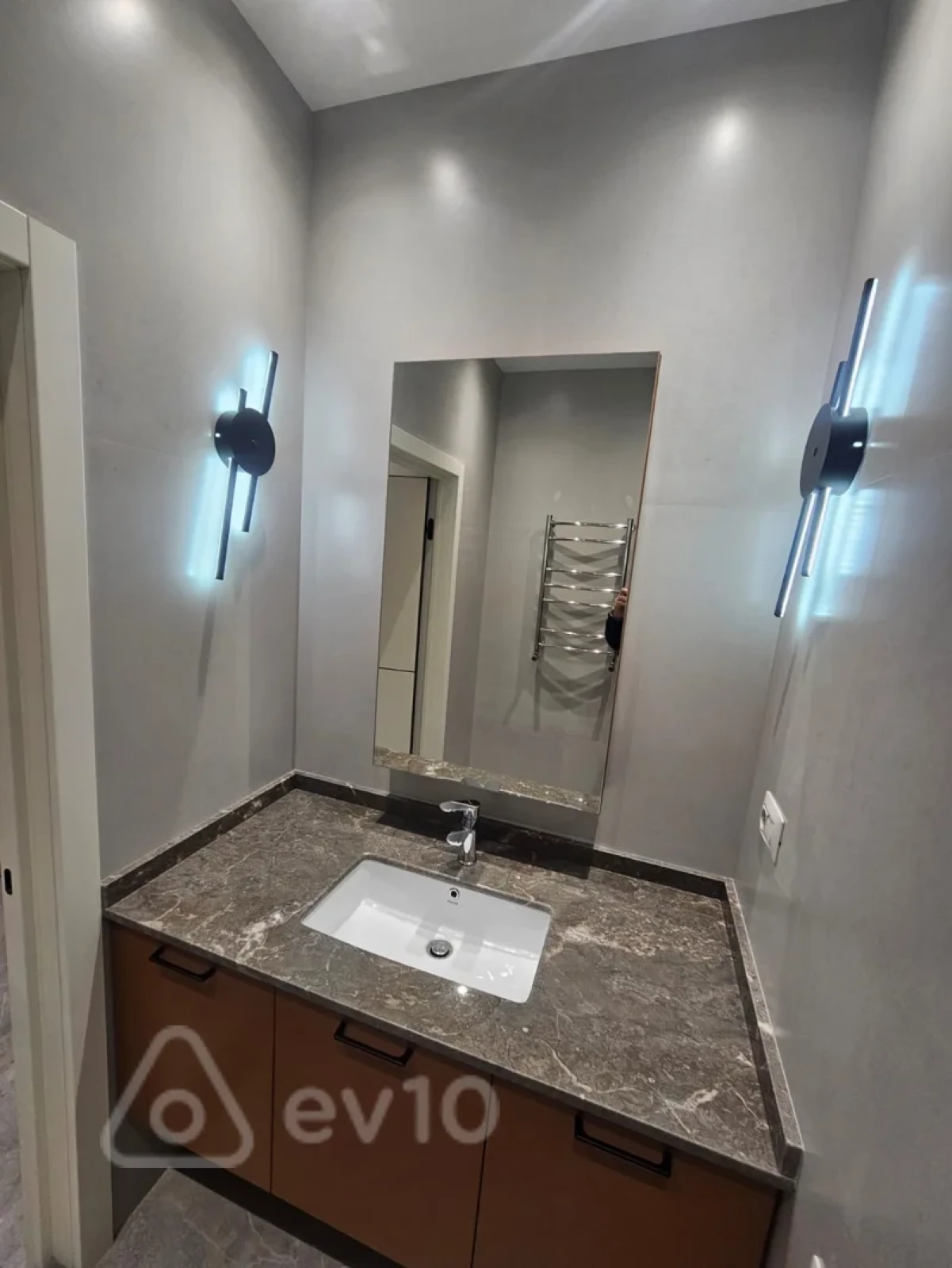 Kirayə verilir 2 otaqlı yeni tikili 70 m²