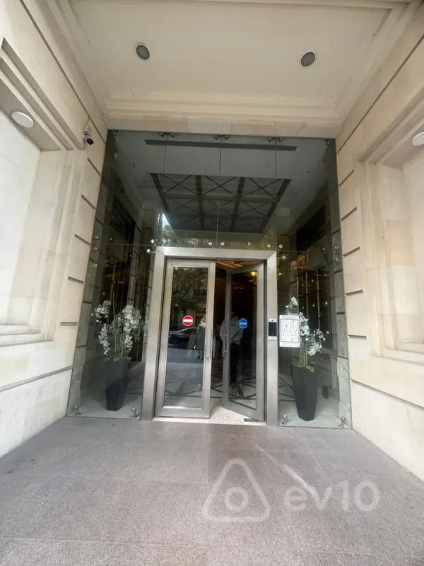 Kirayə verilir 3 otaqlı yeni tikili 106 m²