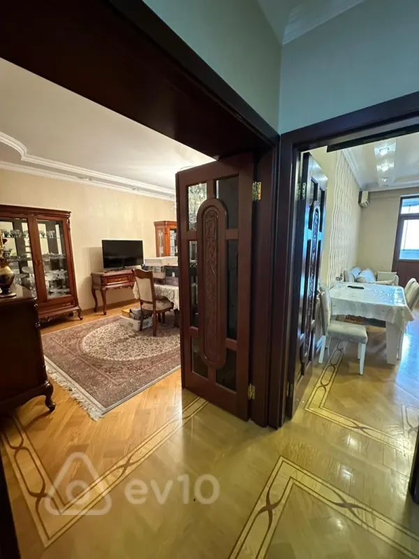 Kirayə verilir 3 otaqlı yeni tikili 159 m²