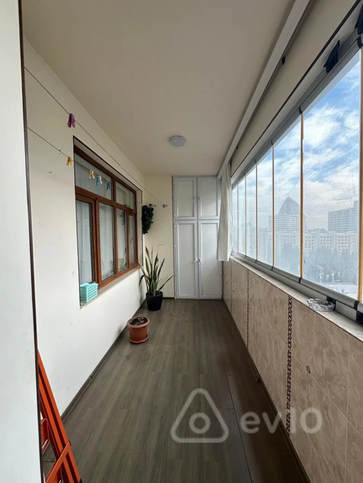 Kirayə verilir 3 otaqlı yeni tikili 159 m²
