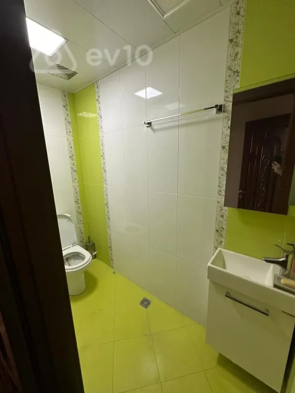 Kirayə verilir 3 otaqlı yeni tikili 159 m²